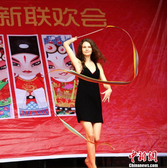 湖南师大国际汉语文化学院举行留学生迎新联欢