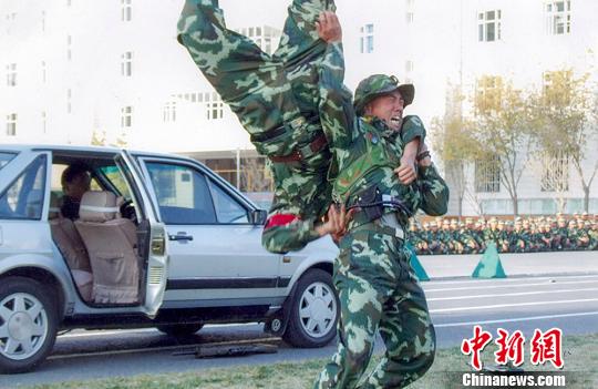 公安边防部队乌鲁木齐指挥学校20年培养警官