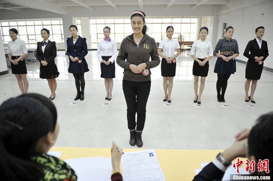 山西高校<em>90后</em><em>美女</em>俊男大学生竞聘空乘__教育