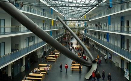 德国巴伐利亚2.5万公民反对高校收费 本周将表