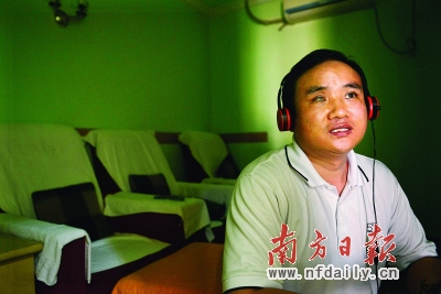 <em>超</em>励志!追逐梦想的盲人<em>按摩师</em>(组图)__教育中