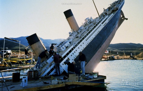 泰坦尼克号沉船事件解说 1682078718131192577.jpg