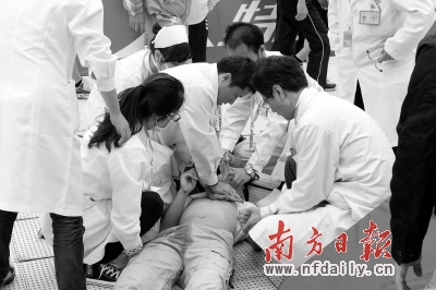 21岁大学生参加广州马拉松赛心脏停跳 经抢救