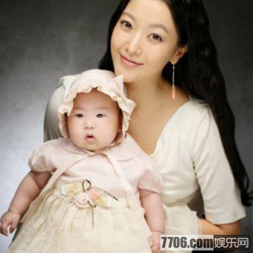 <em>金喜善女儿</em>被批太丑 明星整容前后对比[图]_新