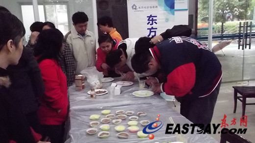 东方社区信息苑志愿者活动把温暖送进阳光基地