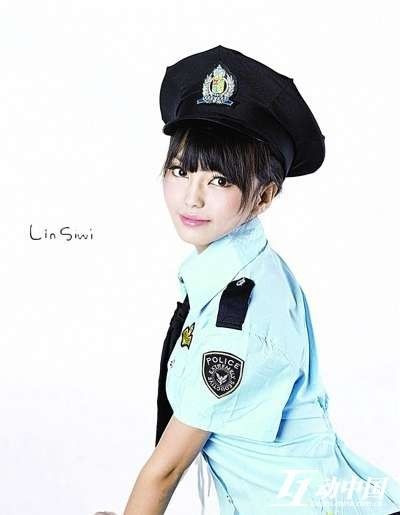 女模特冒充<em>女警</em>发艳照获刑_娱乐中心_中国网