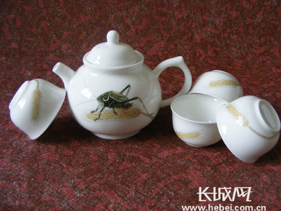 什么是骨瓷和陶瓷 8489770052816487350.jpg