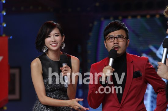 《 天天向上 》蔡少芬范文芳训夫 汪涵曝与妻趣