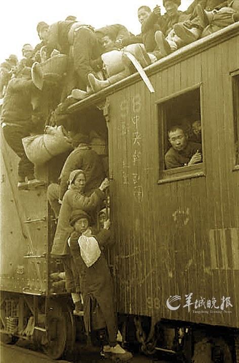 但在1942年大旱灾中,河南灾民却奇迹般地齐齐