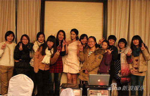 颖儿生日会与粉丝共聚 签约唐人 蔡艺侬 祝福_娱
