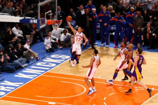 林书豪惨遭明星球迷起哄 哈登躺着中枪无辜受