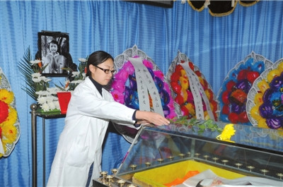 11岁脑瘤<em>女孩</em>病故+父母捐献器官救5人