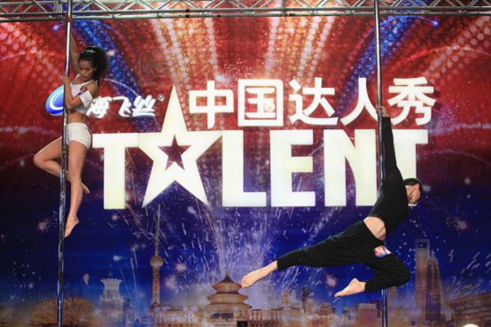 《达人秀》小伊遭遇现场<em>表白</em> <em>胖妞</em>演绎曼妙肚