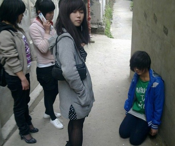 <em>17岁女生</em>遭室友施虐7天