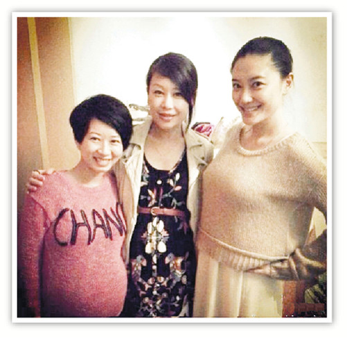 应采儿与两位怀孕好友合照 问:看到6个人了吗