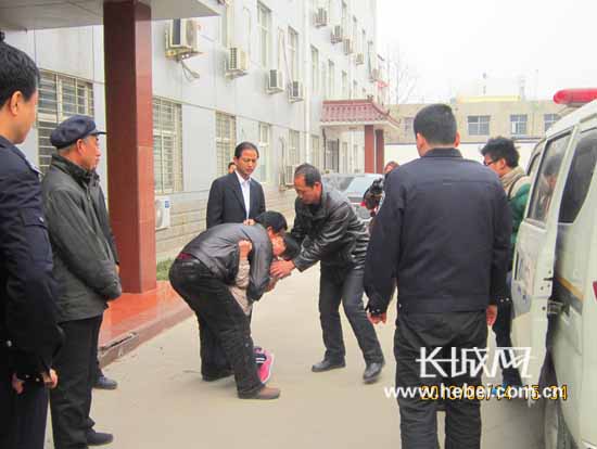 元氏:<em>女孩厌学</em>离家出走 民警行程万里帮返校_