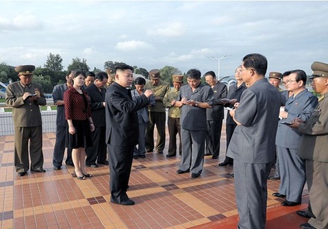 金正恩身边的贴身黑衣女保镖(组图)