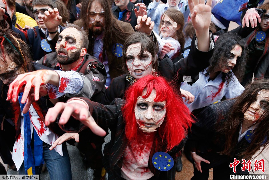 比利时快闪族扮僵尸大跳战栗者