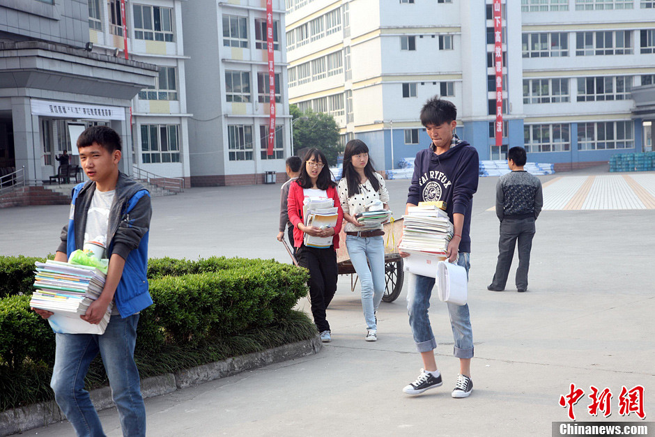 四川<em>雅安</em>天全县中学板房教室全部交付使用_