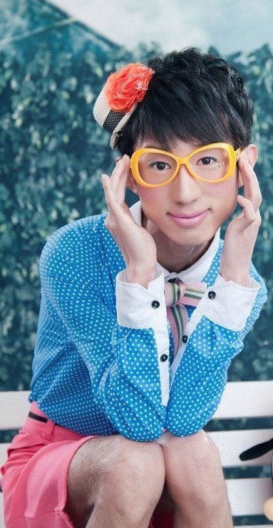 "快男"海选现"奇葩男" 销魂"伪娘"写真曝光/图