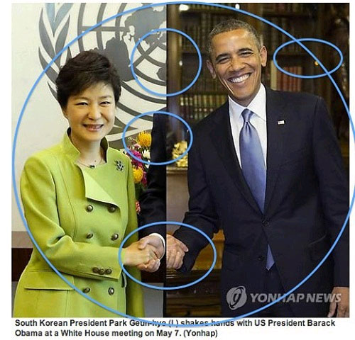 韩美/美媒调侃韩联社合成朴槿惠（左）与奥巴马握手照。（网页截图）
