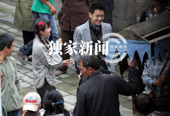 林志颖不老童颜逆生长 横店 <em>调戏</em> 女<em>丫鬟</em>/图_娱