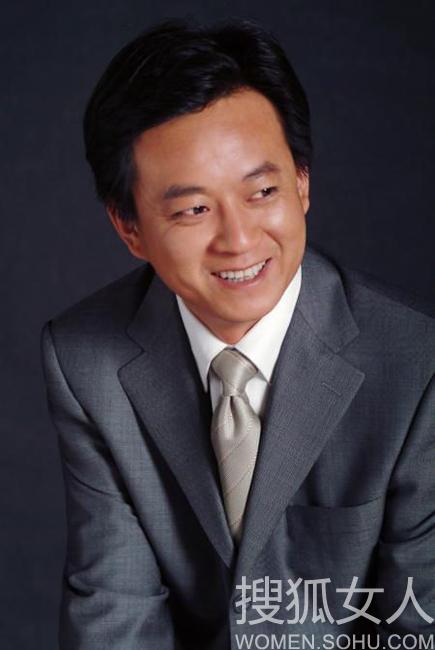 朱军的弱智儿子_朱军收入