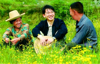 大学毕业生李海与山村的故事_中国网教育|中国