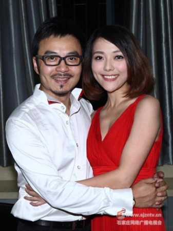 何炅老婆王菁婚纱照_著名主持人何炅婚纱照(2)