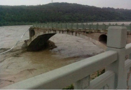 盘江大桥垮塌事件中 已有3名坠江人员被救