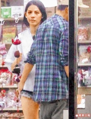 <em>陈冠希</em>与<em>女友洪文安</em>感情稳定 当街摸臀被拍_娱