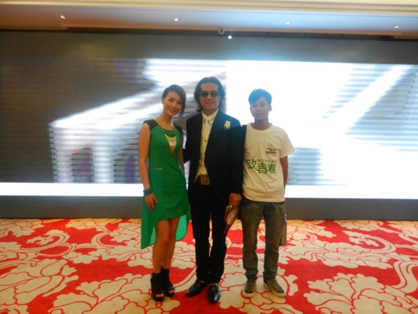 张可儿携专辑亮相陕西 现场粉丝激动不已(图)