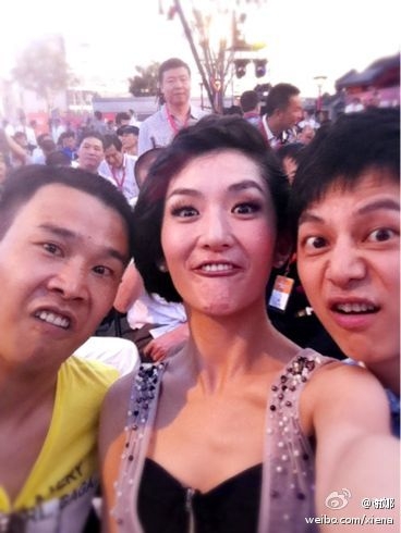 何炅谢娜最早视频 662925450281663640.jpg