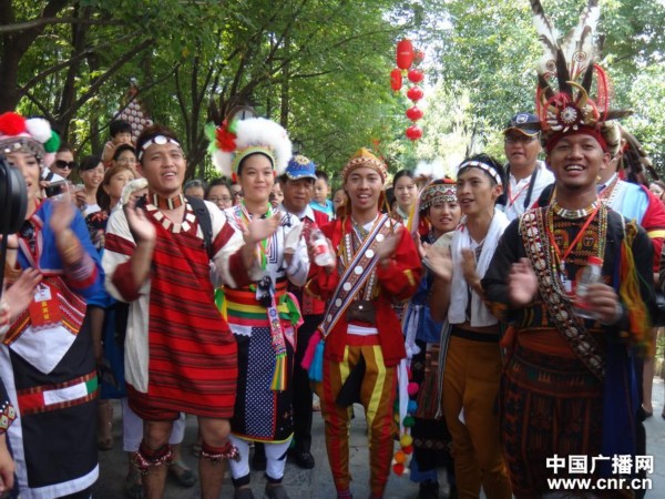 台湾的人口和民族_台湾少数民族代表团到云南欢度 三月三