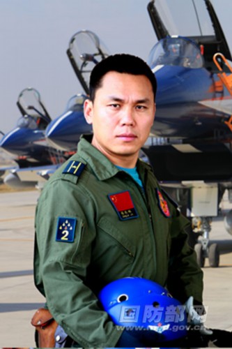 在莫斯科上空飞舞的中国空军飞行员