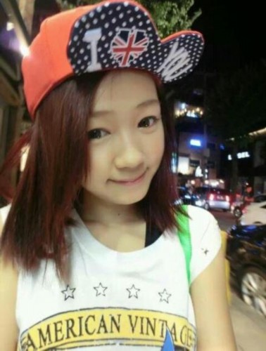 黑Girl成员<em>丫头</em>当场<em>脱衣</em>入浴 M字腿舞疑走光