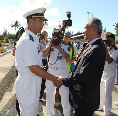 驻美国大使崔天凯赴夏威夷迎接我海军舰艇编队访美