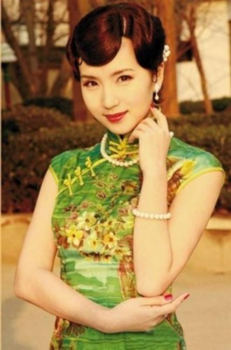 旗袍配什么首饰最好 5608489768466758910.jpg