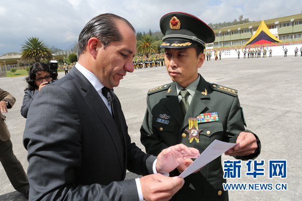 中国军医表现突出 荣获厄瓜多尔最高荣誉勋章