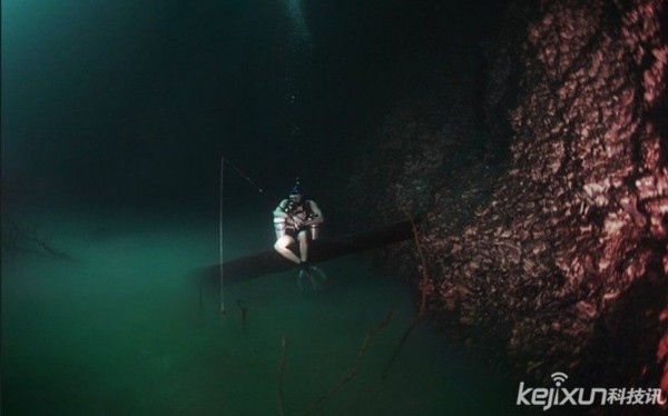 梦境之谜，梦见蛇在水里，水流动则蛇速长——解梦之旅的深度探索