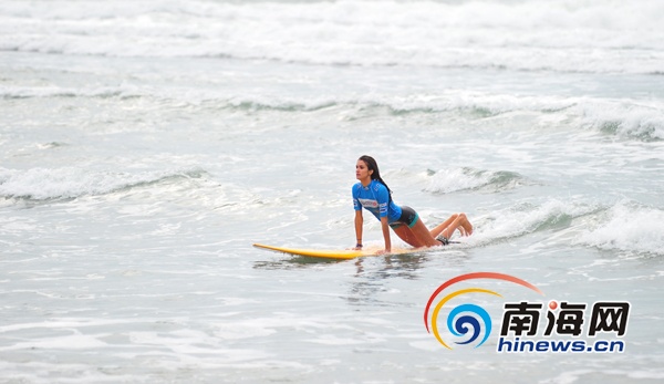 女子长板职业冲浪冠军赛开赛 中国选手首战失