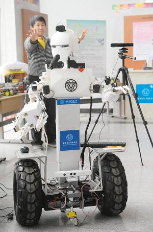 西安大学生3D列印出机器人 能照顾老人(组图)