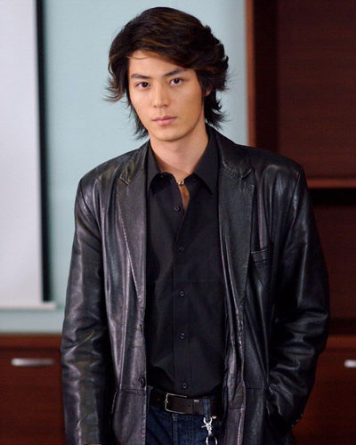 小龙虾每亩一年收入_明星一年的收入(2)