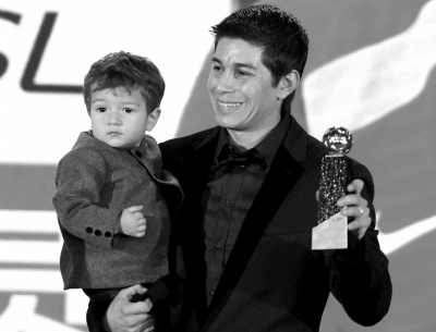 中超年度颁奖恒大抢眼 MVP孔卡泪别中超