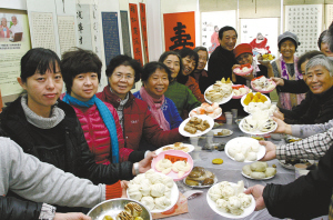瑞江花圃社区举行邻里美食节 咀嚼幸福共享好菜