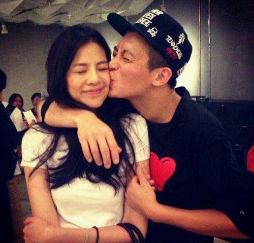 组图:<em>陈冠希</em>与小10岁混血<em>女友</em>热吻 高调秀幸福