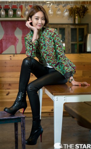 韩国时尚偶像 学<em>长腿美女</em>高俊熙个性穿搭 组图