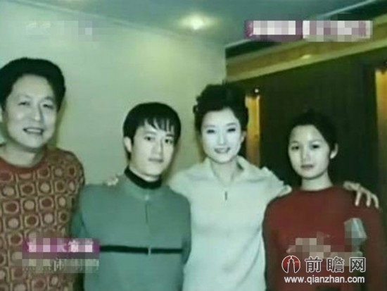 宋祖英弟弟帅气完爆林志颖 <em>老公妹妹</em>亮相全家