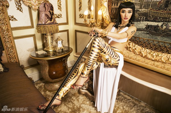 组图:爱戴秀名媛范儿 扮埃及艳后跳<em>妹妹</em>舞_娱