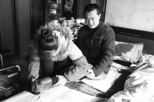 <em>女大学生</em>守护瘫痪丈夫五年演绎石家庄版乡村爱